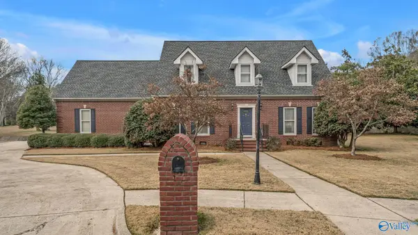 1700 Creek Bend Circle, Huntsville, AL 35802