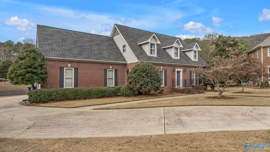1700 Creek Bend Circle, Huntsville, AL 35802 - Image #3