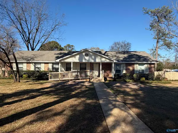 1303 Club View Drive Nw, Huntsville, AL 35816