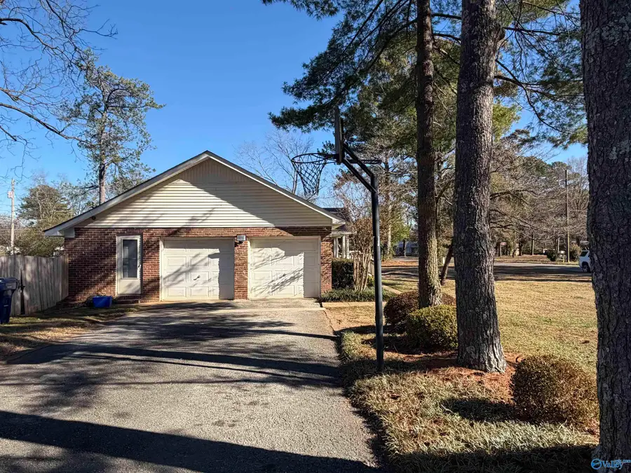 1303 Club View Drive Nw, Huntsville, AL 35816 - Image #2