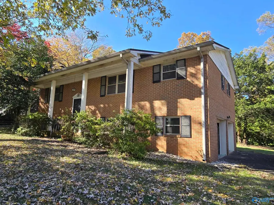 6113 Rickwood Drive Nw, Huntsville, AL 35810 - Image #2