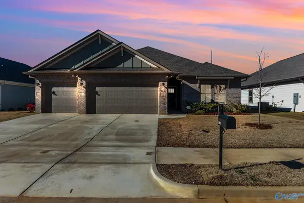 12402 Whitcomb Circle, Athens, AL 35613