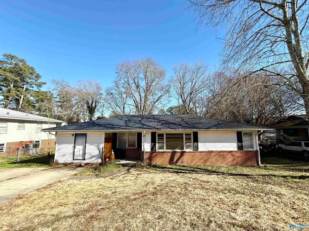 1909 Noccalula Road, Gadsden, AL 35904 - Image #1