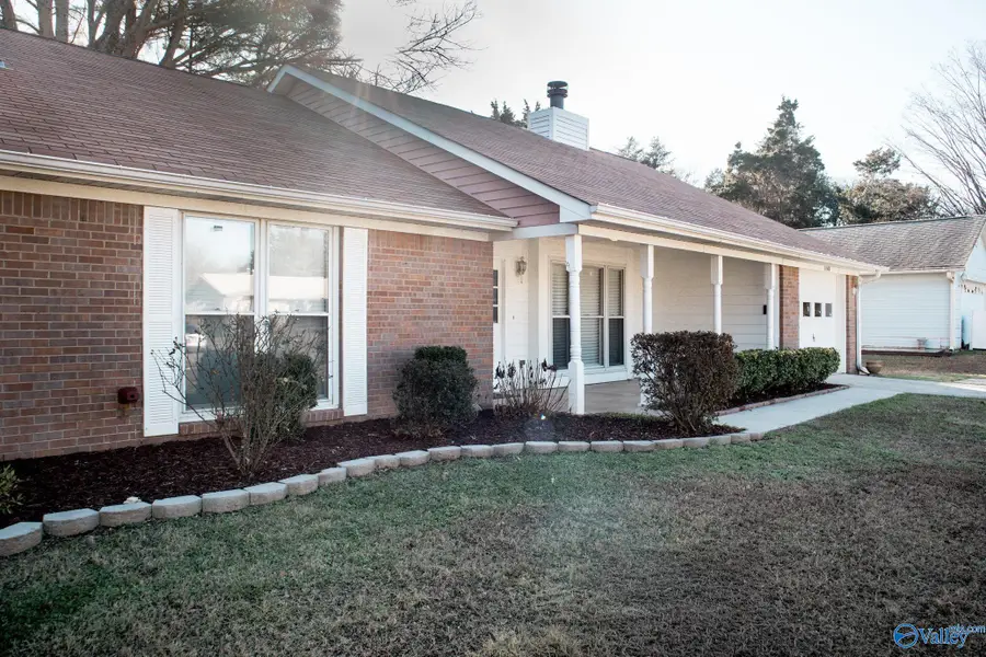 1048 SE Branscomb Circle Se, Huntsville, AL 35803 - Image #2