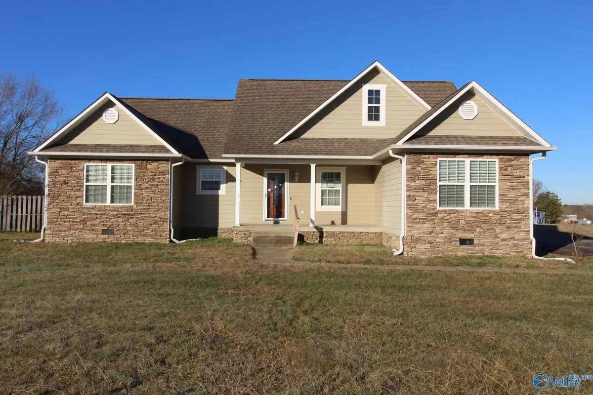 6381 Blue Pond Blvd E, Fort Payne, AL 35968 - Image #1