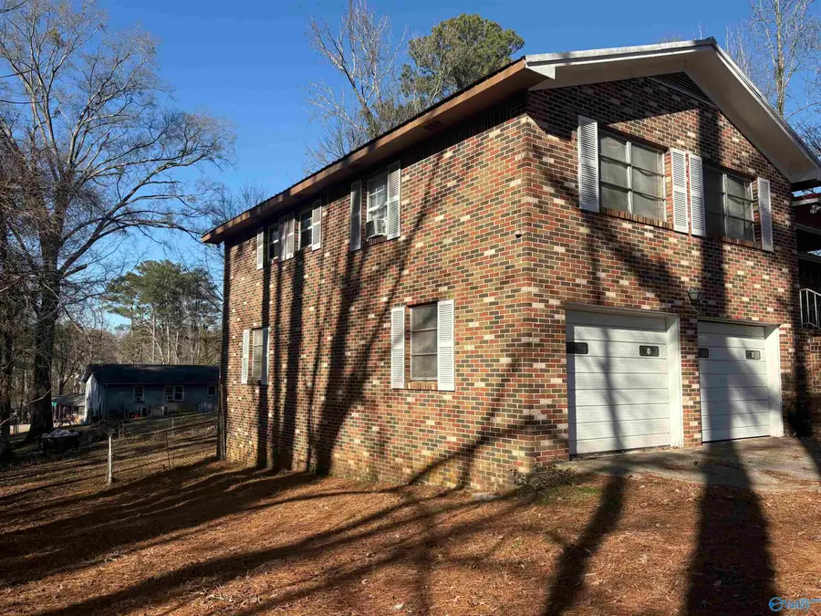 917 E Tomahawk Trail, Gadsden, AL 35903 - Image #2