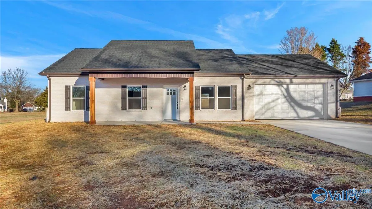 132 Castleridge Drive, New Market, AL 35761 - Image #1