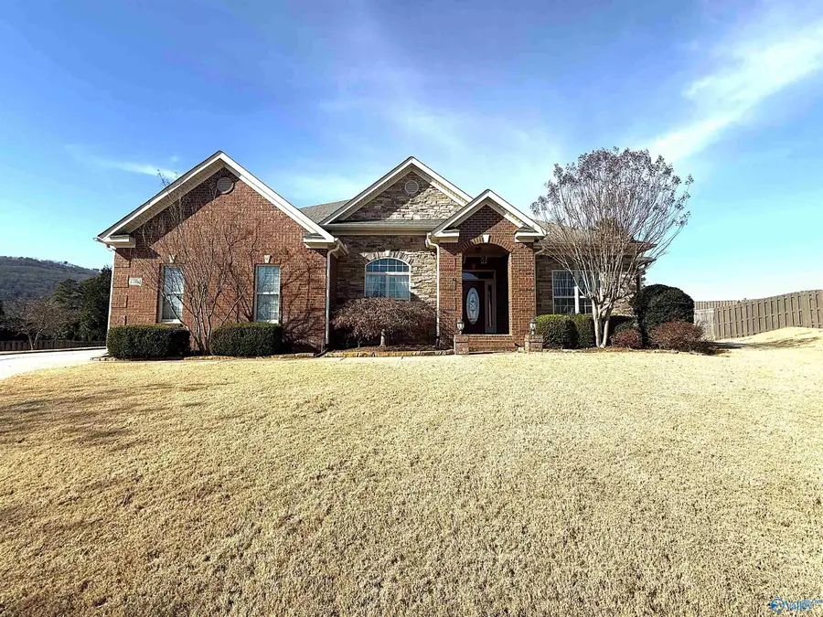 7551 Crestridge Drive, Owens Cross Roads, AL 35763 - Image #2