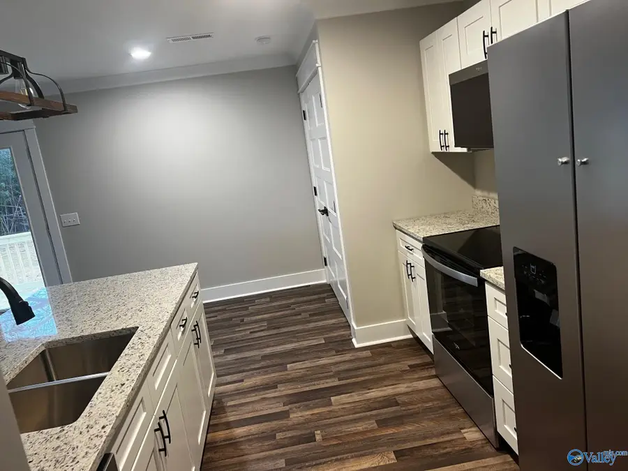 913 Lawrence Avenue, Albertville, AL 35951 - #3