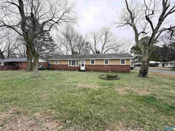 205 N Debeth Plaza, Athens, AL 35611