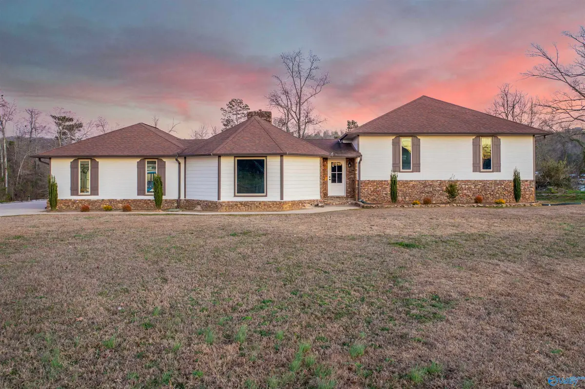407 Bay Point Drive, Rainbow City, AL 35906 - Image #1