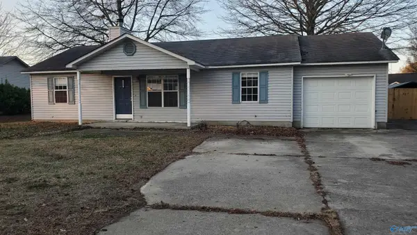 1327 Sparkman Street Nw, Hartselle, AL 35640