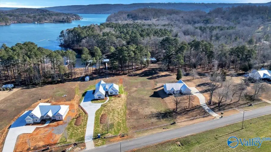 565 North Shore, Scottsboro, AL 35769 - Image #2