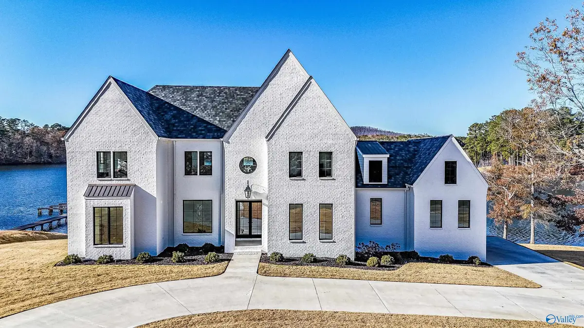 805 Goose Pond Island Drive, Scottsboro, AL 35769 - Image #1