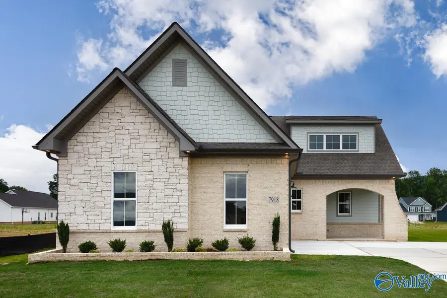 7918 Autumn Glen Drive, Owens Cross Roads, AL 35763 - Image #2