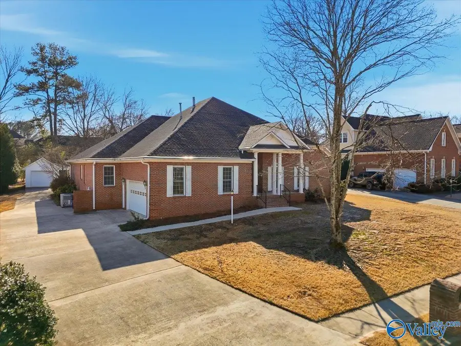 106 Villa Drive, Meridianville, AL 35759 - #2