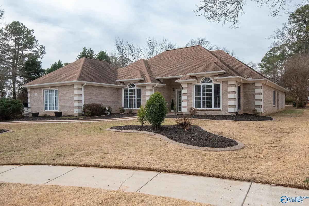 1701 Pinewood Drive Nw, Huntsville, AL 35806 - Image #1