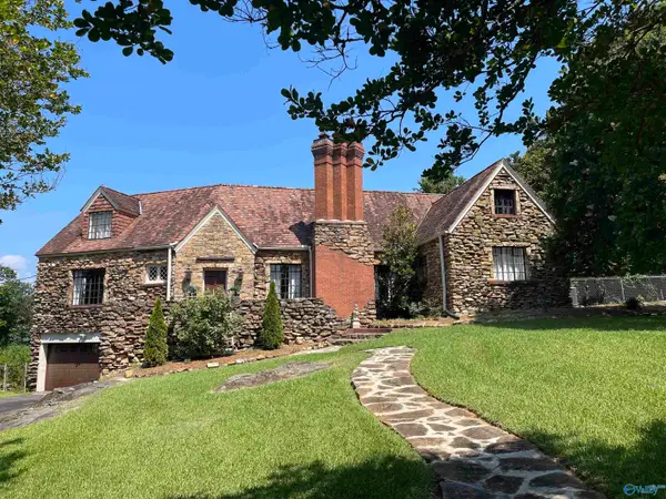 2710 Hilltop Circle, Gadsden, AL 35904