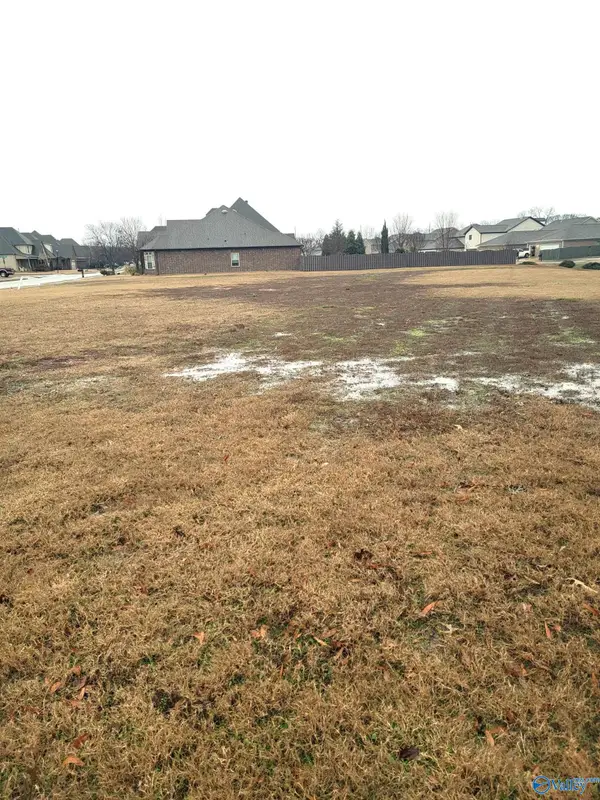 80 Lake Forest Blvd Sw, Huntsville, AL 35824