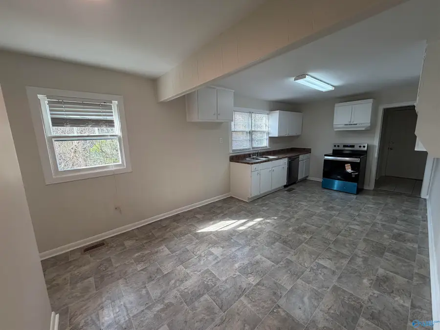 912 Carlisle Avenue, Guntersville, AL 35976 - #3