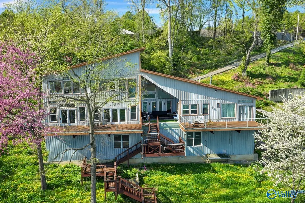 909 Pine Island Point, Scottsboro, AL 35769 - #1