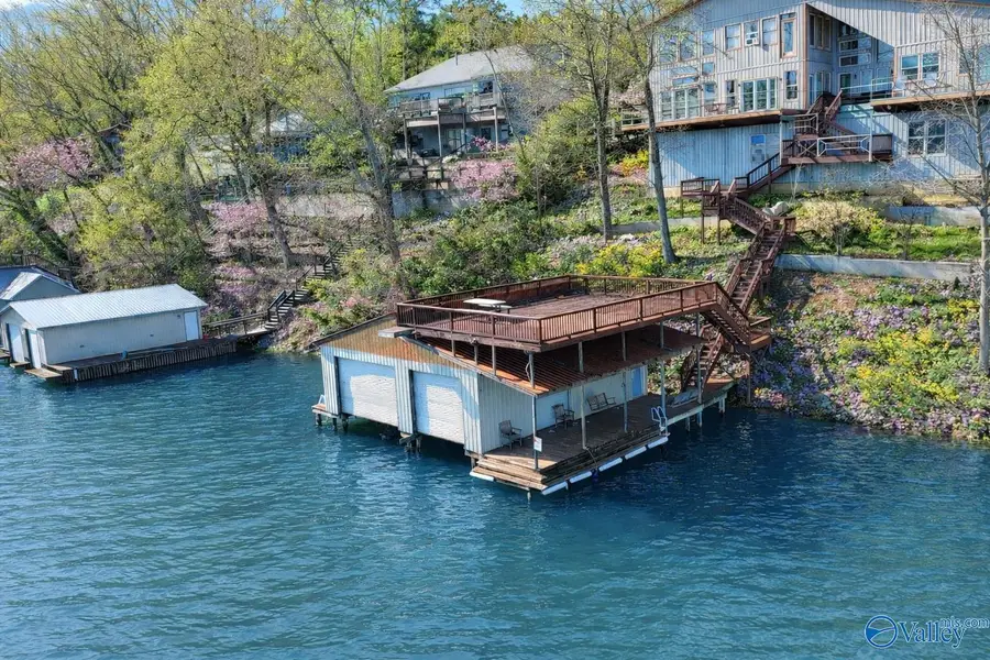 909 Pine Island Point, Scottsboro, AL 35769 - #2