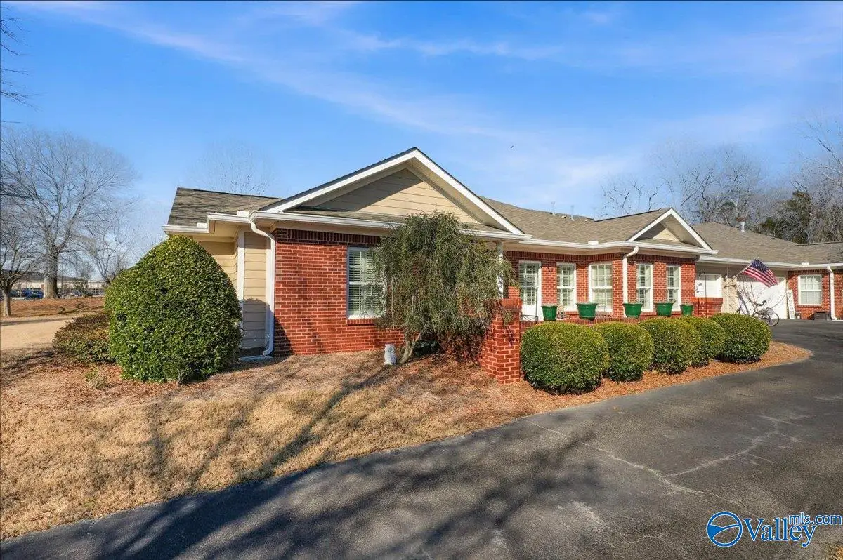 154 Valley Way Circle Se, Huntsville, AL 35802 - #1