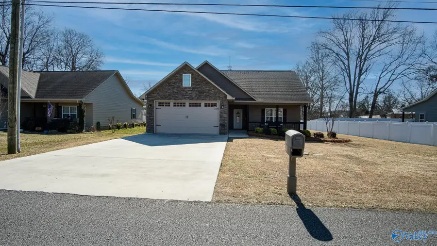 801 Thomas Avenue, Boaz, AL 35957 - #2