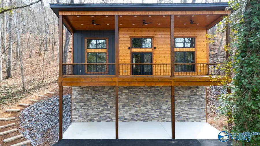 437 Shoreland Circle, Scottsboro, AL 35769 - #2