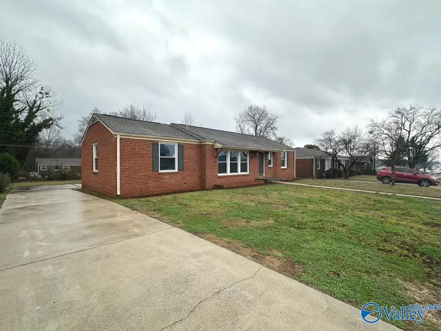 3604 N Memorial Pkwy Nw, Huntsville, AL 35801 - #2