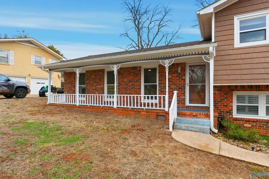 2204 Fairfax Street Ne, Huntsville, AL 35811 - #2