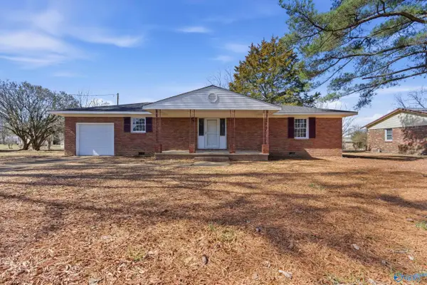 301 Holloway Street Nw, Hartselle, AL 35640
