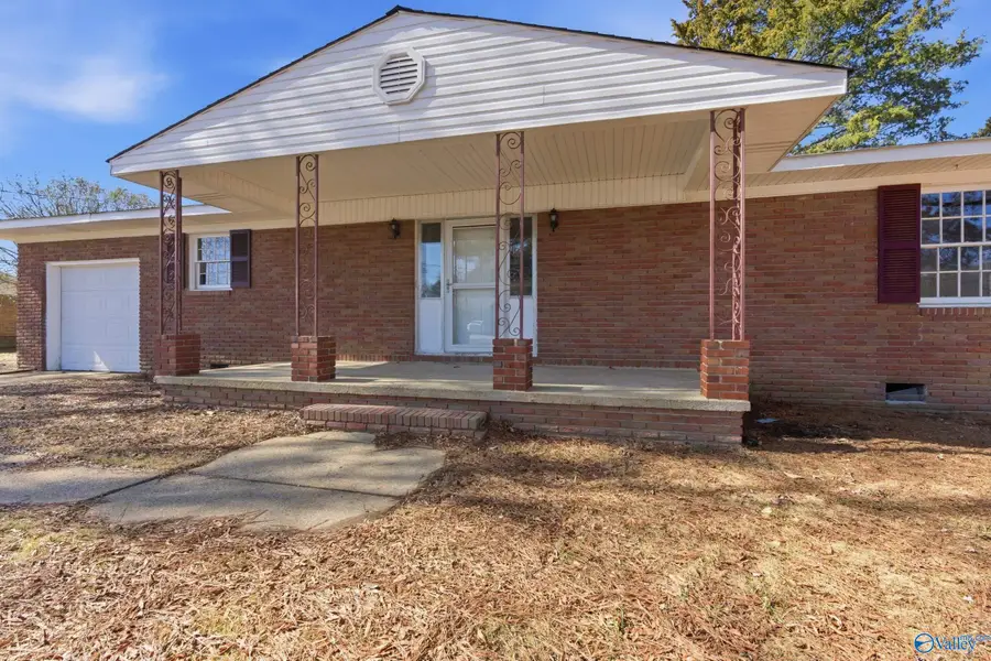 301 Holloway Street Nw, Hartselle, AL 35640 - #3