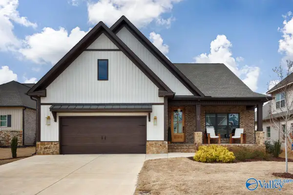 10 Hidden Grove Circle, Huntsville, AL 35803