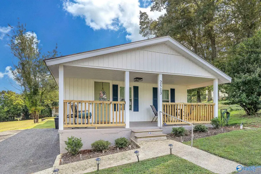 2513 Lakeview Drive, Guntersville, AL 35976 - #3
