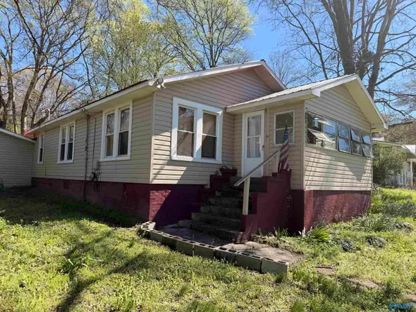 106 W Kyle Place, Gadsden, AL 35904