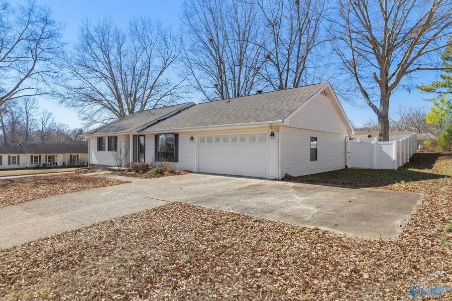 101 Caldwell Drive, Florence, AL 35633 - #2