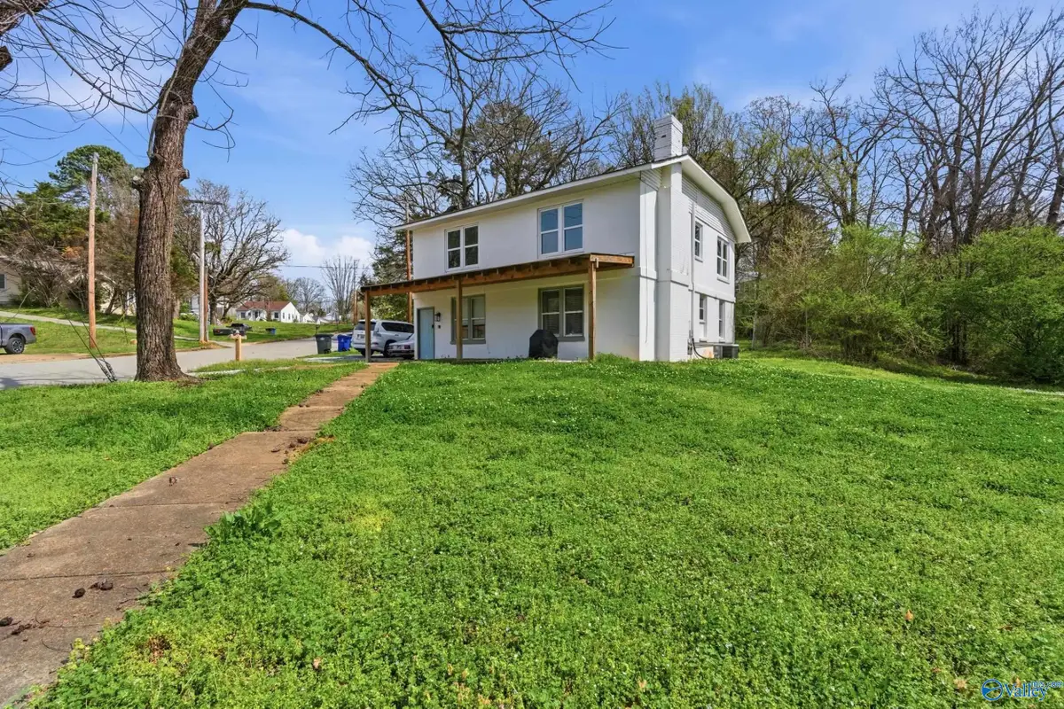 528 N Royal Avenue, Florence, AL 35630 - #1