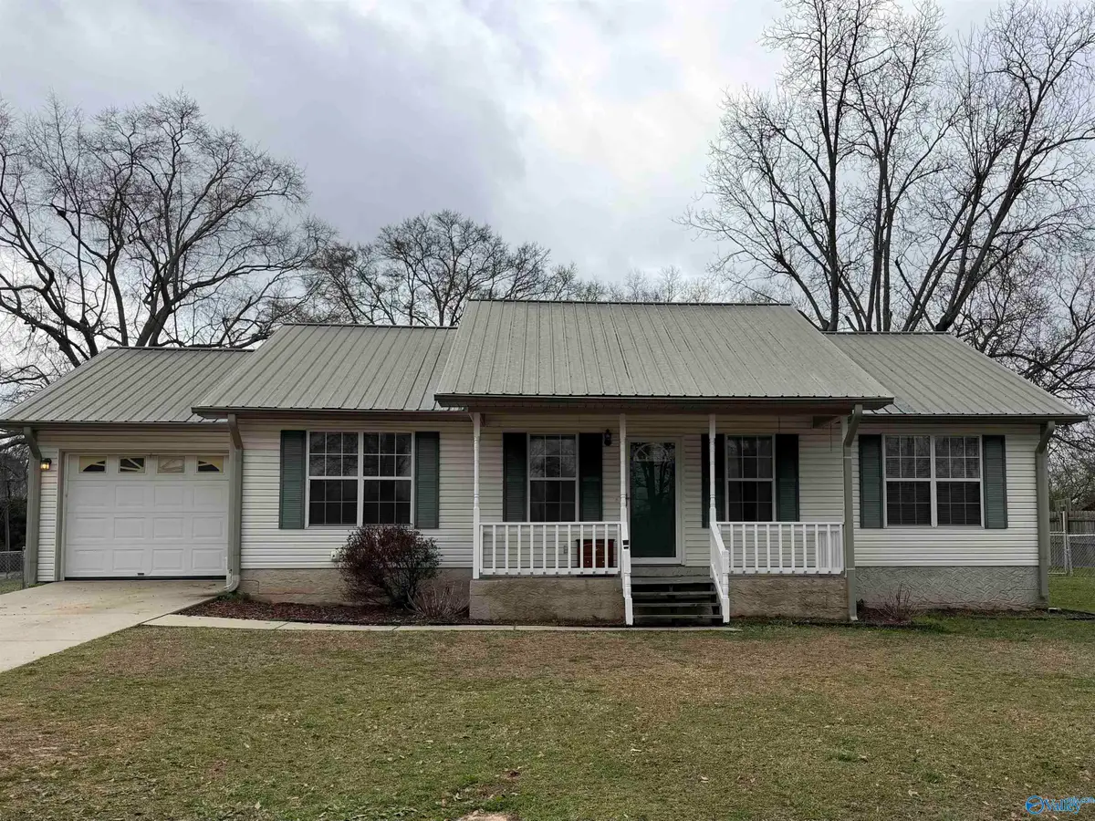 215 Montgomery Avenue, Albertville, AL 35950 - #1