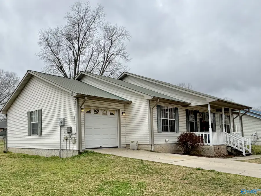 215 Montgomery Avenue, Albertville, AL 35950 - #2