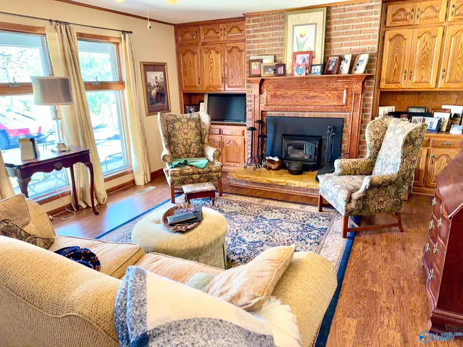 212 Oakland Avenue, Boaz, AL 35957 - #2