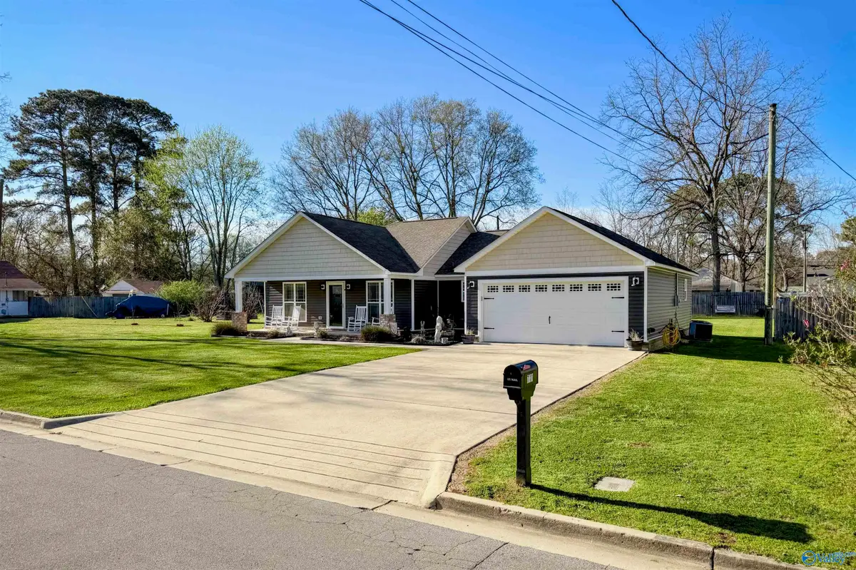 711 Short Street Se, Hartselle, AL 35640 - #1