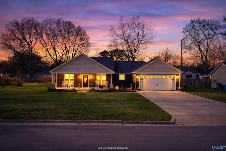 711 Short Street Se, Hartselle, AL 35640 - #2