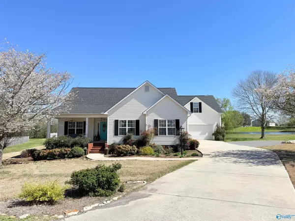 154 Lake Ridge Lane, Guntersville, AL 35976