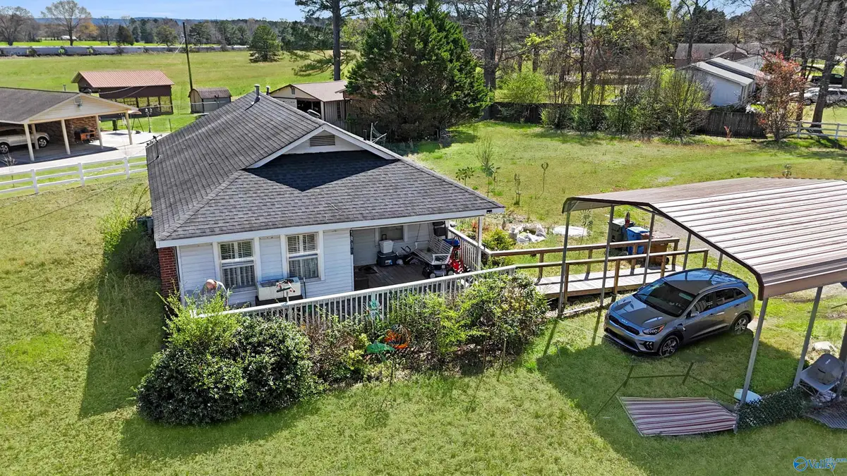 1800 Railroad Street Sw, Hartselle, AL 35640 - #1