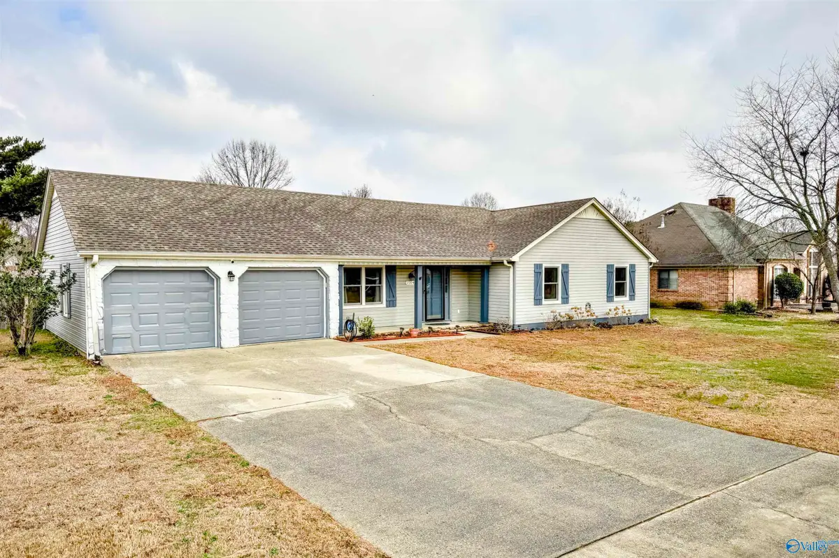 2204 Duncansby Drive, Decatur, AL 35603 - #1