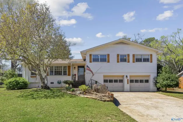 9800 Dolphin Drive, Huntsville, AL 35802