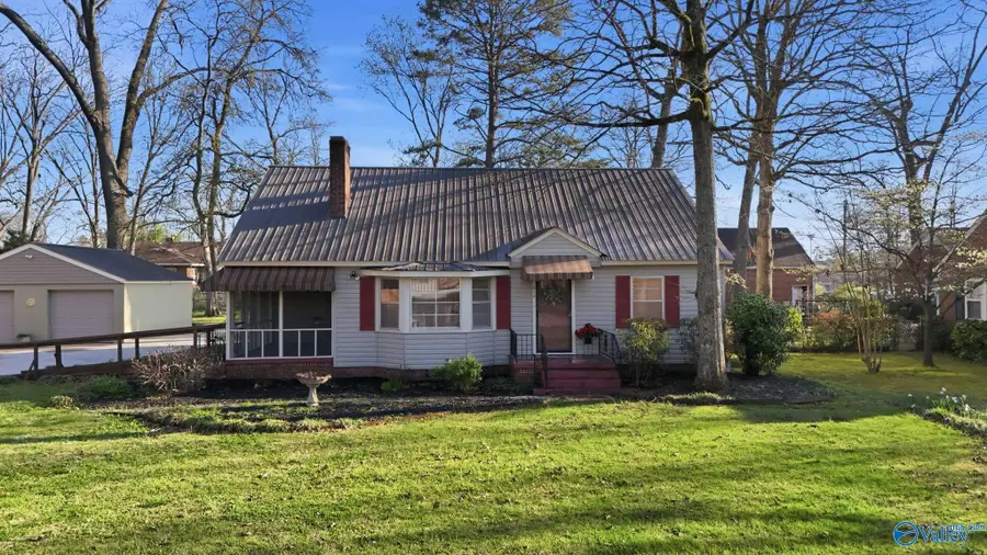 214 Oakland Avenue, Boaz, AL 35957 - #2