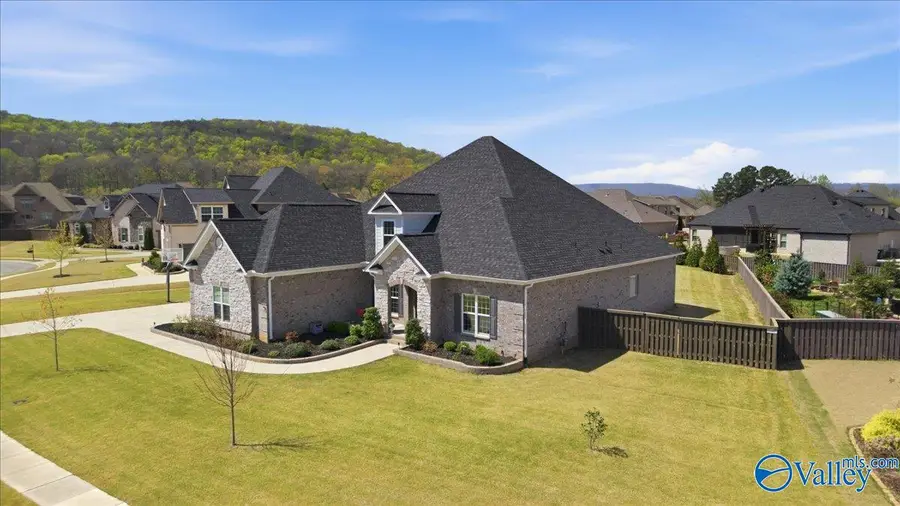 8004 Farm Meadow Drive Se, Owens Cross Roads, AL 35763 - #2