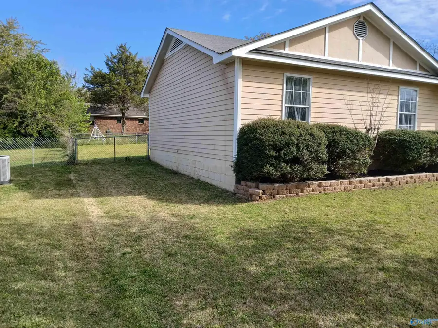 813 Sunshine Street, Hartselle, AL 35640 - #2